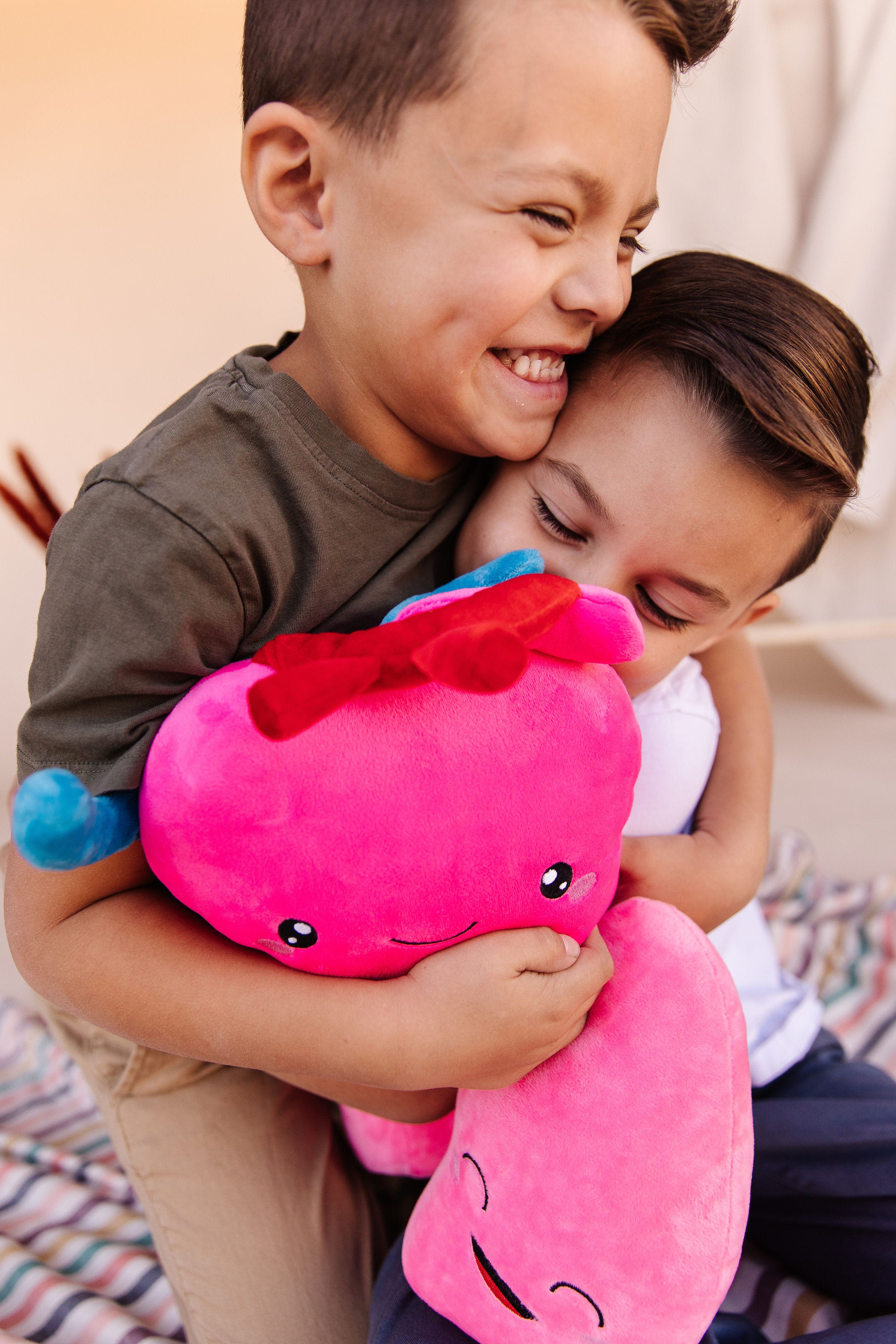 健康アクセサリー hugunz HearT II Nerdbugs Heart Plushie | Science Meets Snuggles | Grommet